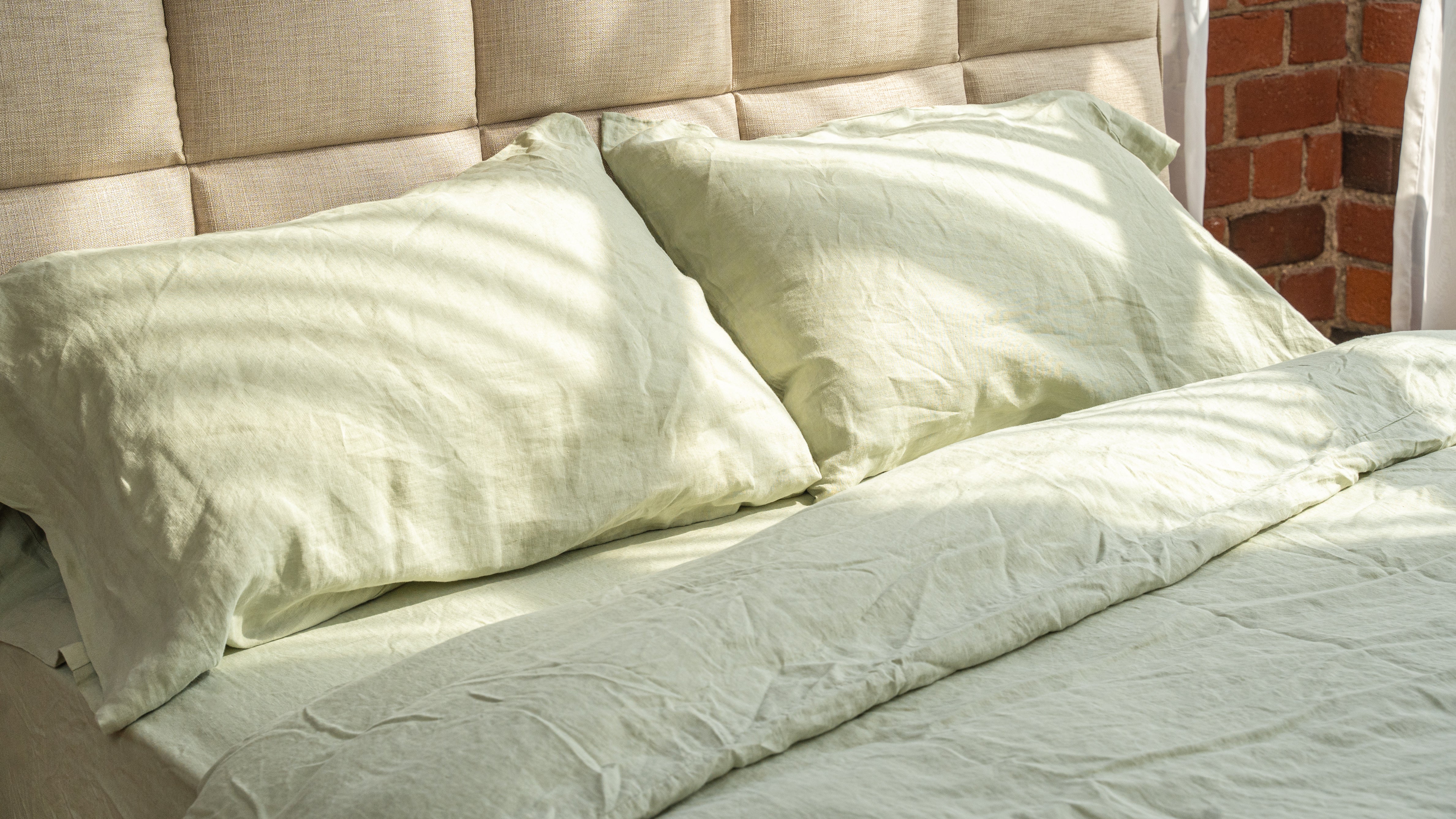 The Flax Linen Fitted Sheet - Colour: Sage