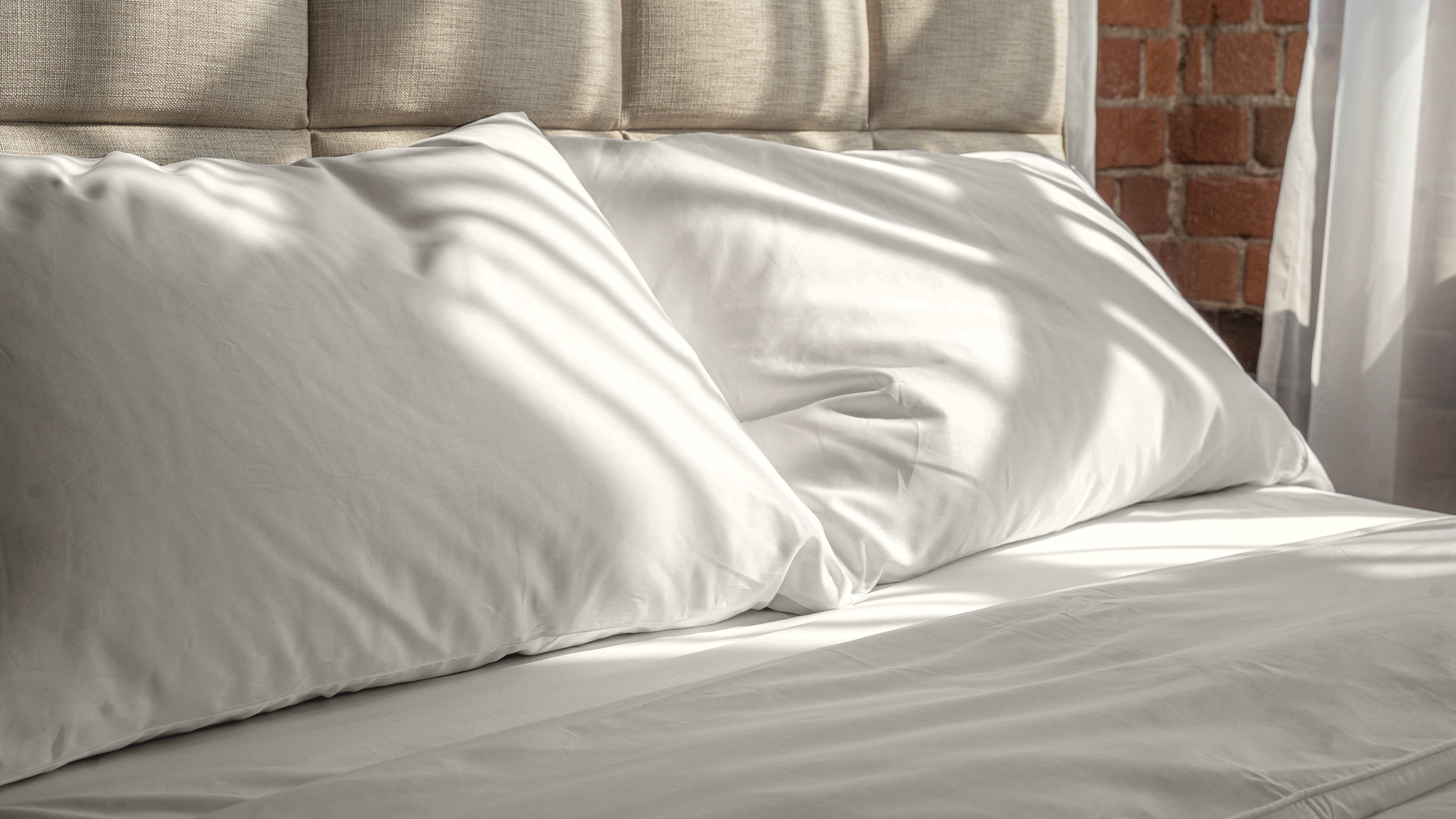 The Sateen Cotton Fitted Sheet - Colour: White